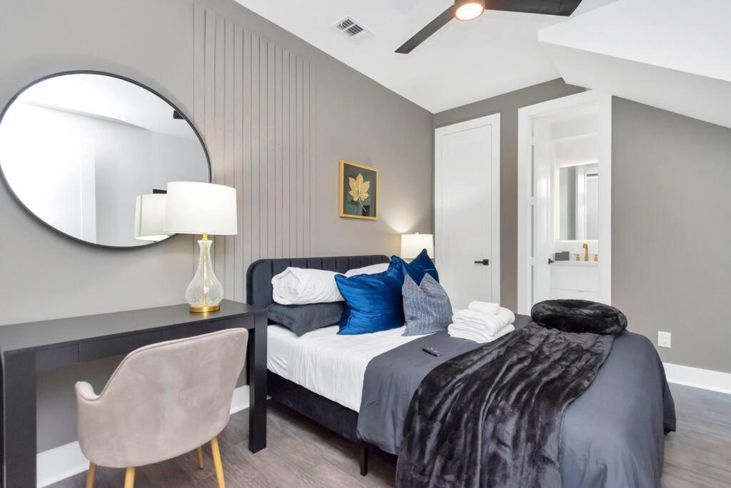 The Suite Spot! Downtown Skyline Views! Sleeps 12 Houston Bagian luar foto